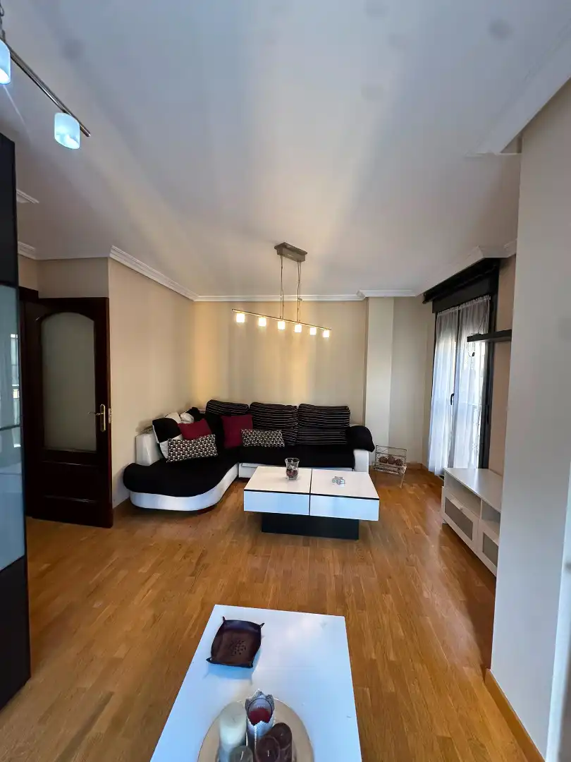 Piso con terraza en venta en Avenida Oviedo 8