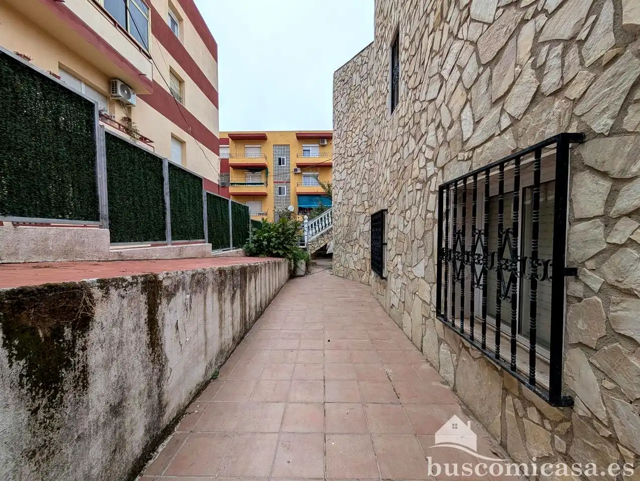 Vista exterior de Casa o xalet en venda en Linares amb Aire condicionat, Calefacció i Jardí privat