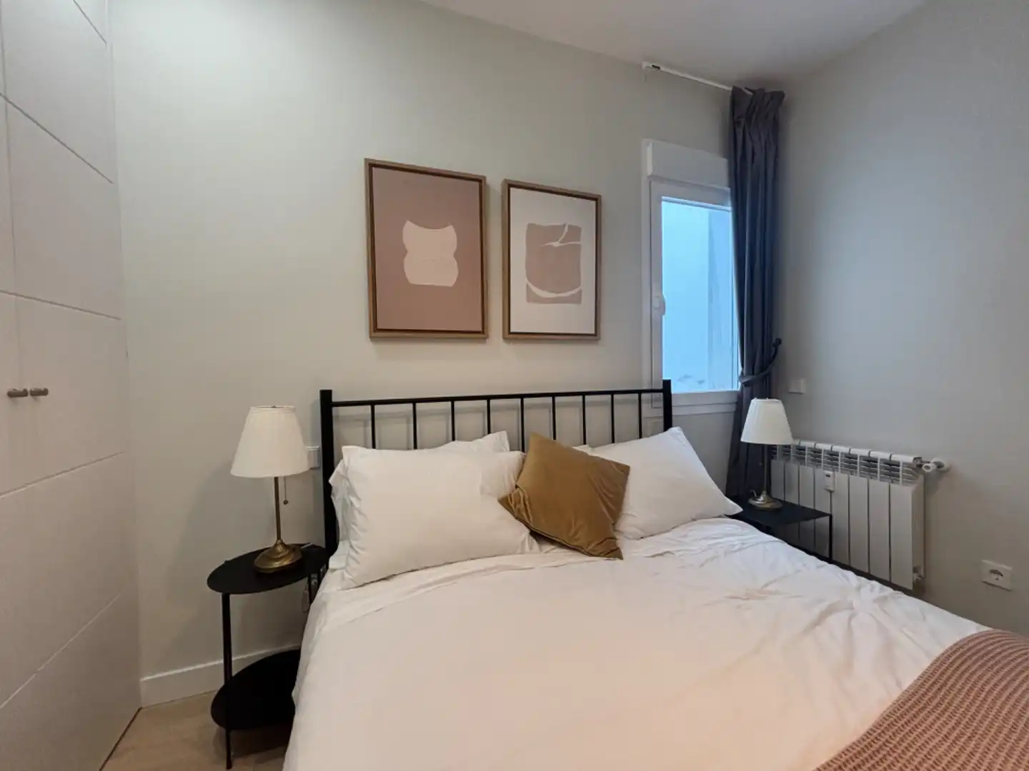 Bedroom of Flat for rent in Madrid  with Air Conditioner, Heating and Furnished