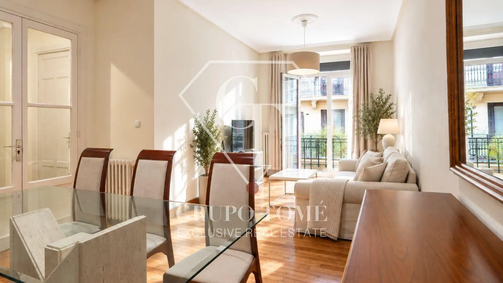 Sala de estar de Piso en venta en Donostia - San Sebastián  con Calefacción, Amueblado y Balcón