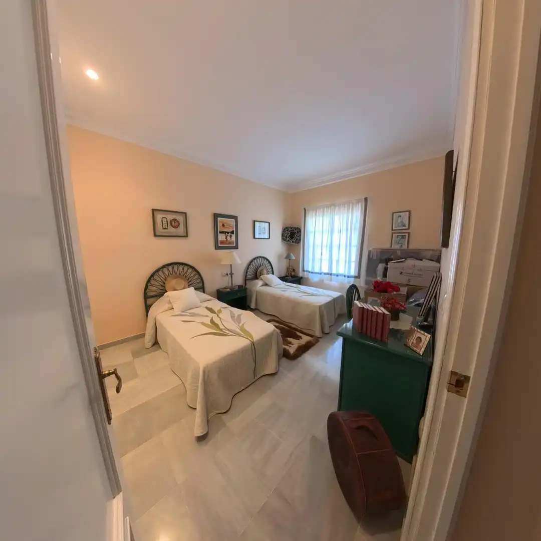 Dormitori de Casa o xalet en venda en Chiclana de la Frontera amb Aire condicionat, Jardí privat i Traster