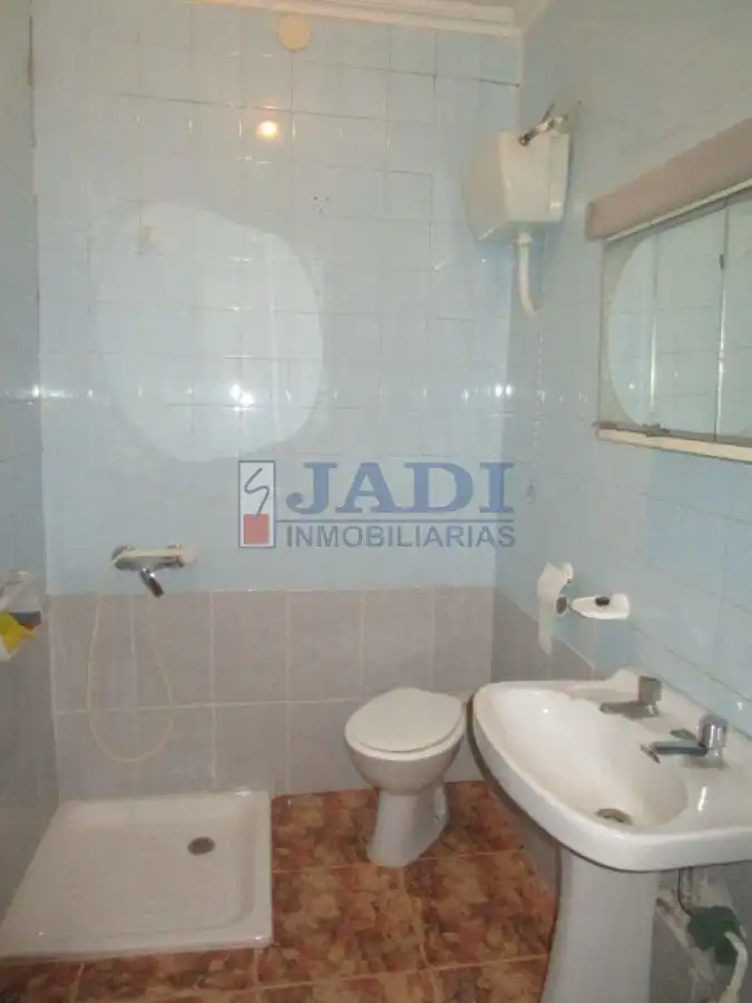 Baño de Casa o chalet en venta en San Carlos del Valle con Terraza, Trastero y Amueblado