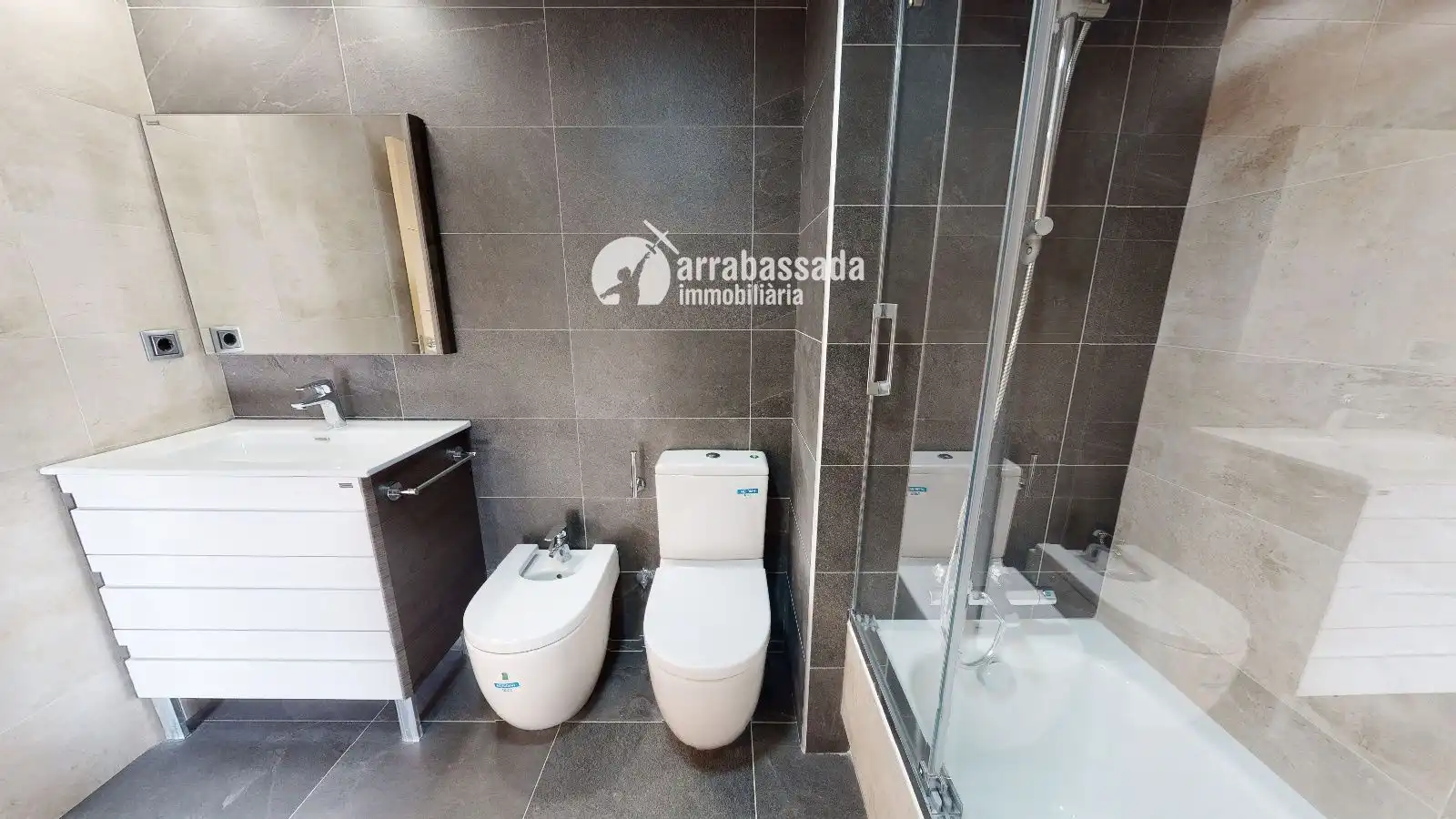 Baño de Piso de alquiler en Tarragona con Aire acondicionado, Calefacción y Terraza