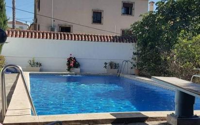Swimming pool of House or chalet for sale in Algeciras