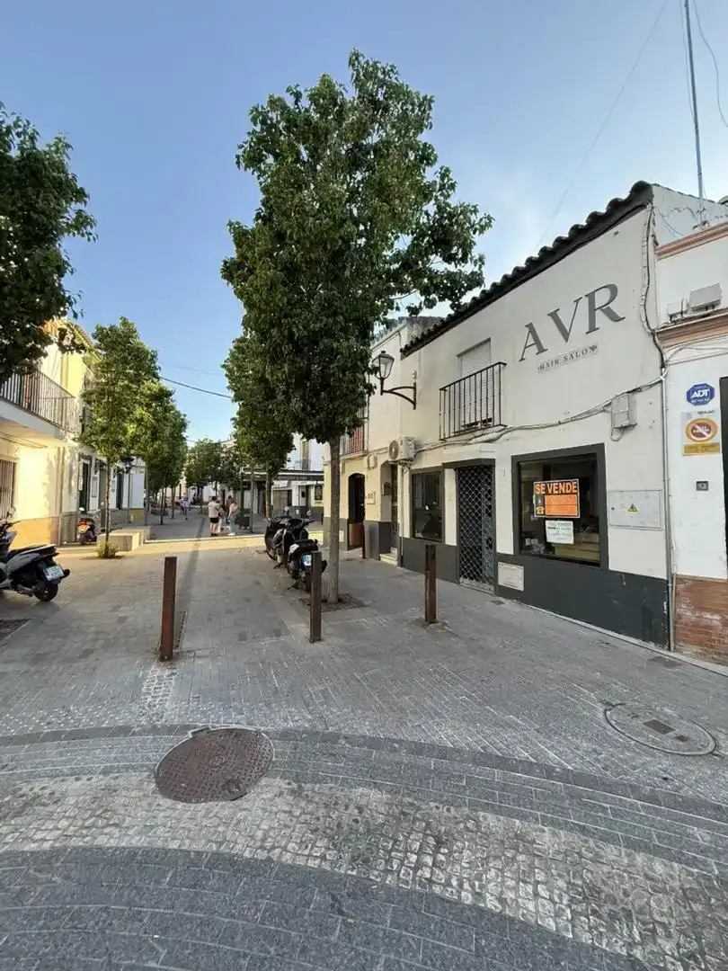 Vista exterior de Local de alquiler en Camas