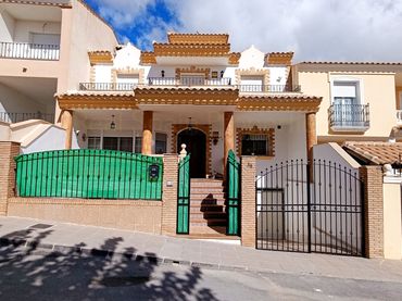 Reihenhaus mit Balkon zum Verkauf in Vélez-Rubio