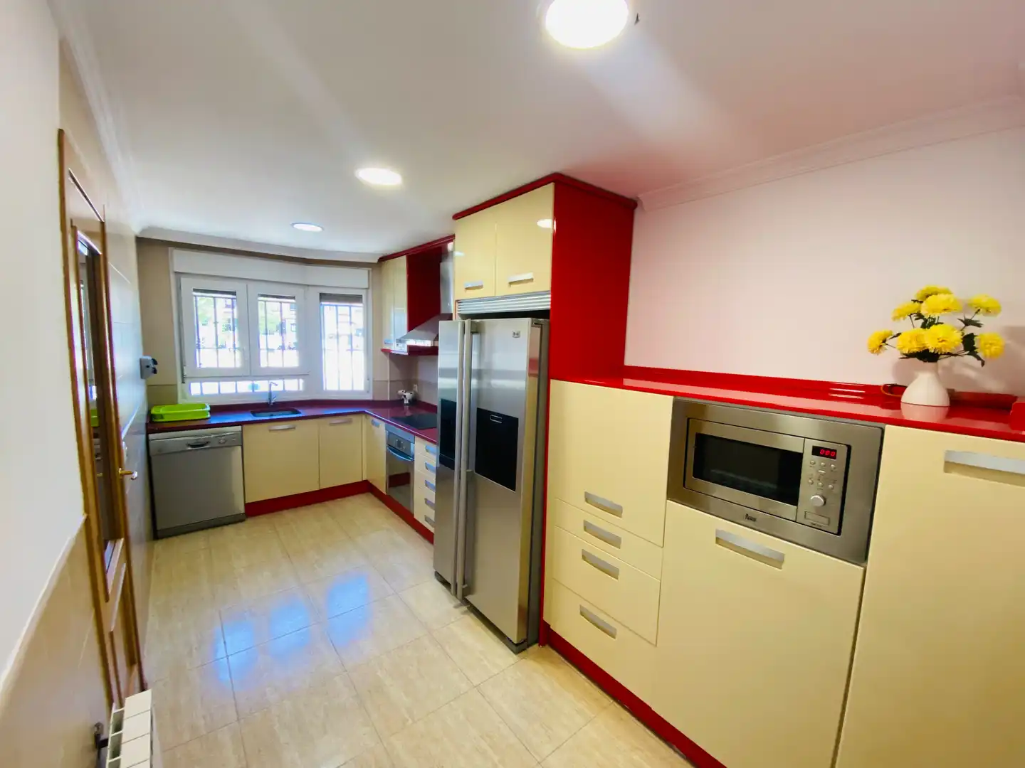 Cocina de Casa adosada en venta en Navalcarnero con Aire acondicionado, Calefacción y Jardín privado