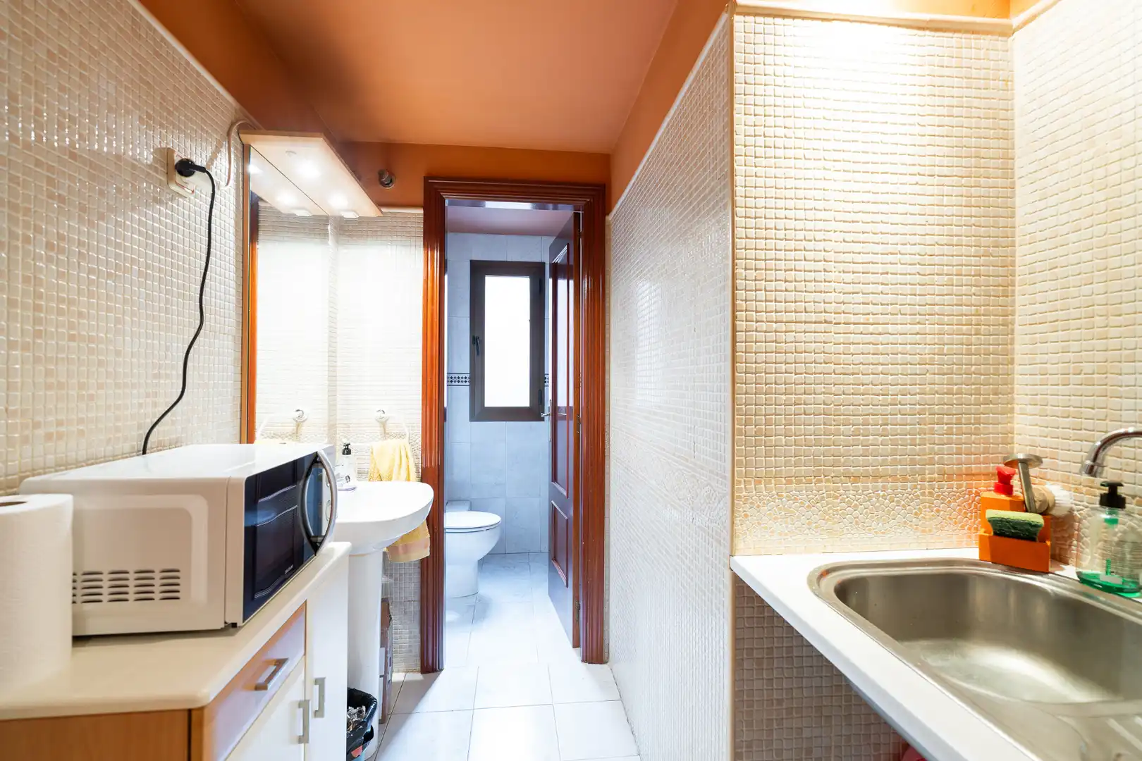 Bathroom of Flat for sale in  Madrid Capital  with Heating, Balcony and Community pool