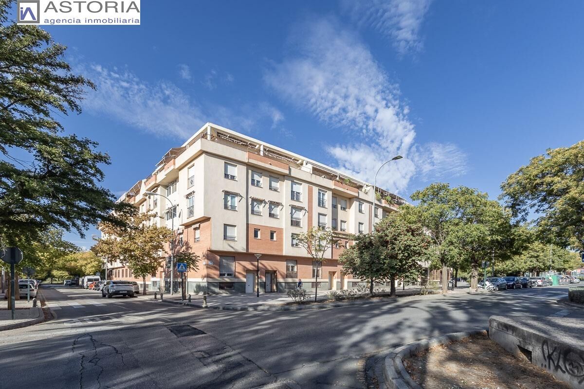 Exterior view of Flat for sale in  Granada Capital  with Air Conditioner, Private garden and Community pool