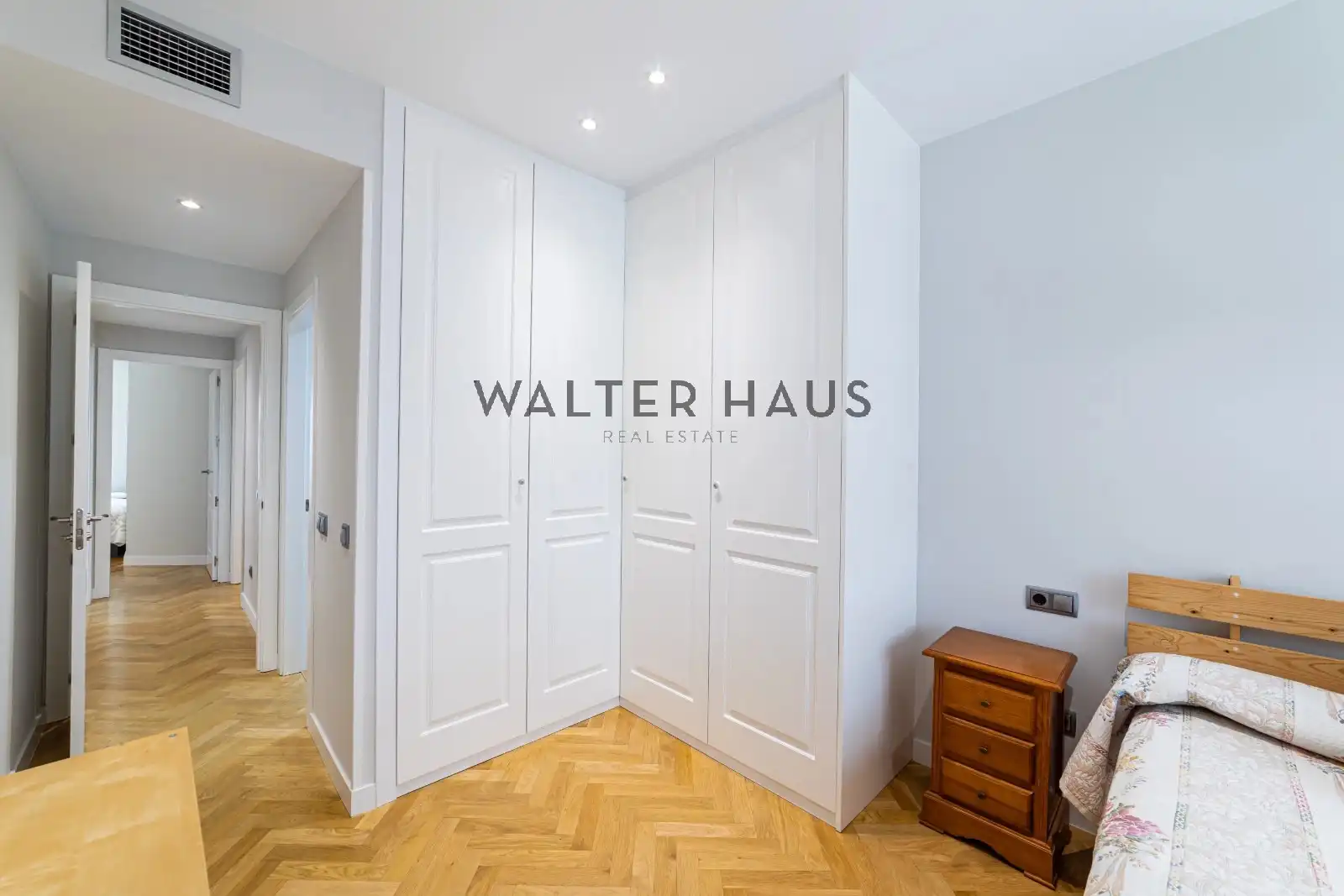 Bedroom of Flat for sale in Madrid  with Air Conditioner, Heating and Storage room