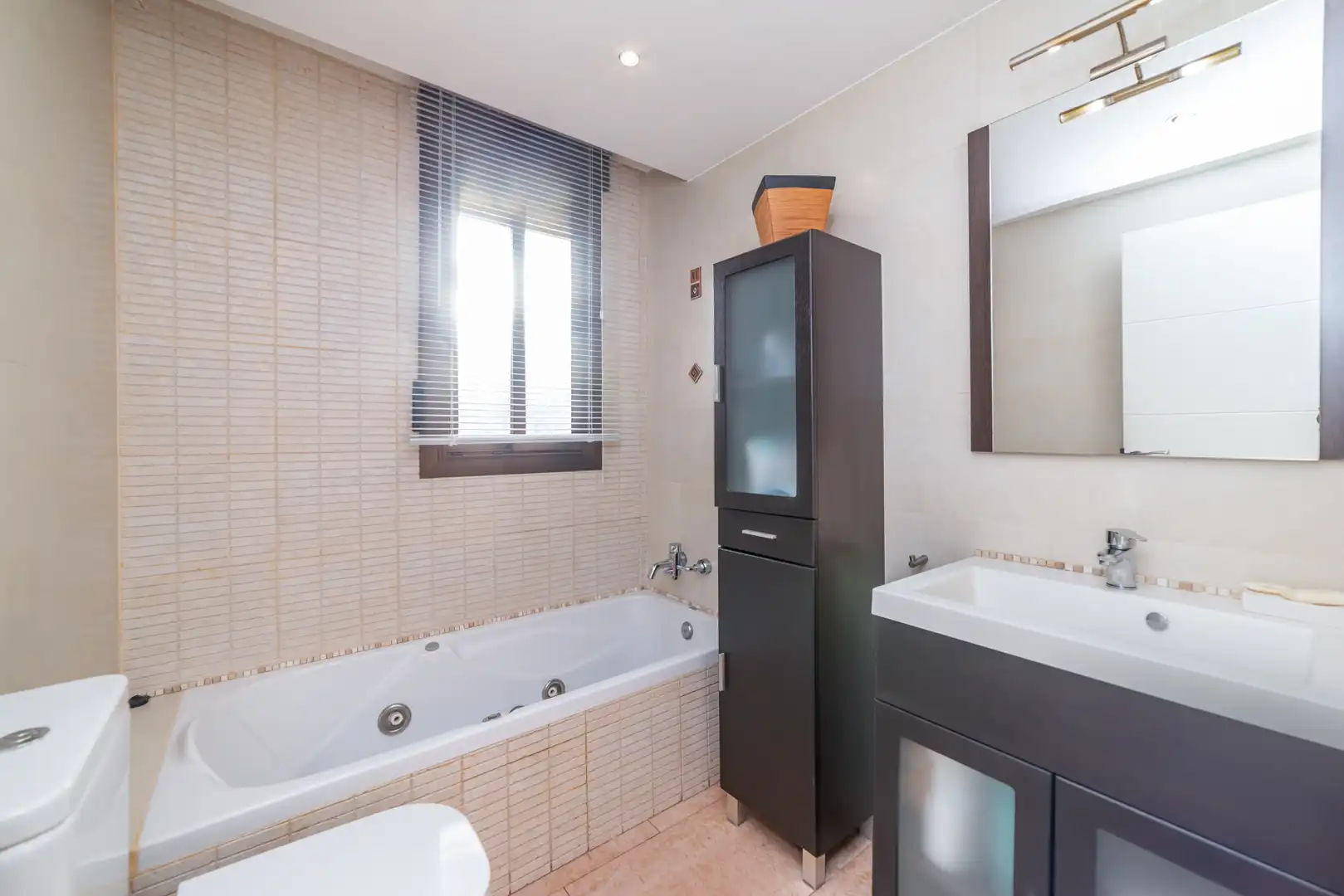 Bathroom of Attic for sale in Pinto  with Air Conditioner, Heating and Terrace