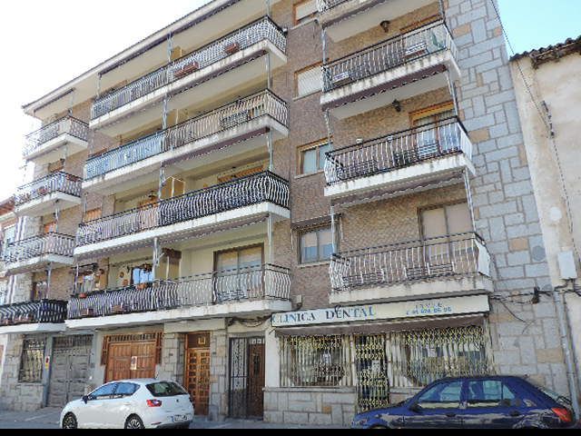 Vista exterior de Piso en venta en Perales de Tajuña con Calefacción