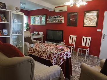 Haus mit Balkon zum Verkauf in Loja