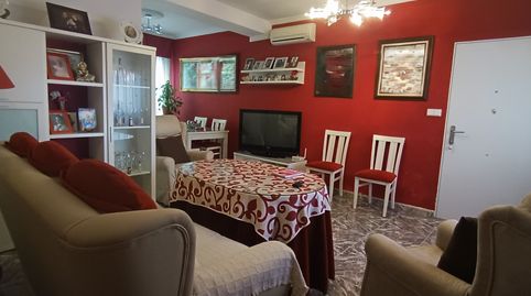 Casa muy bien conservada con posibilidad de garaje.