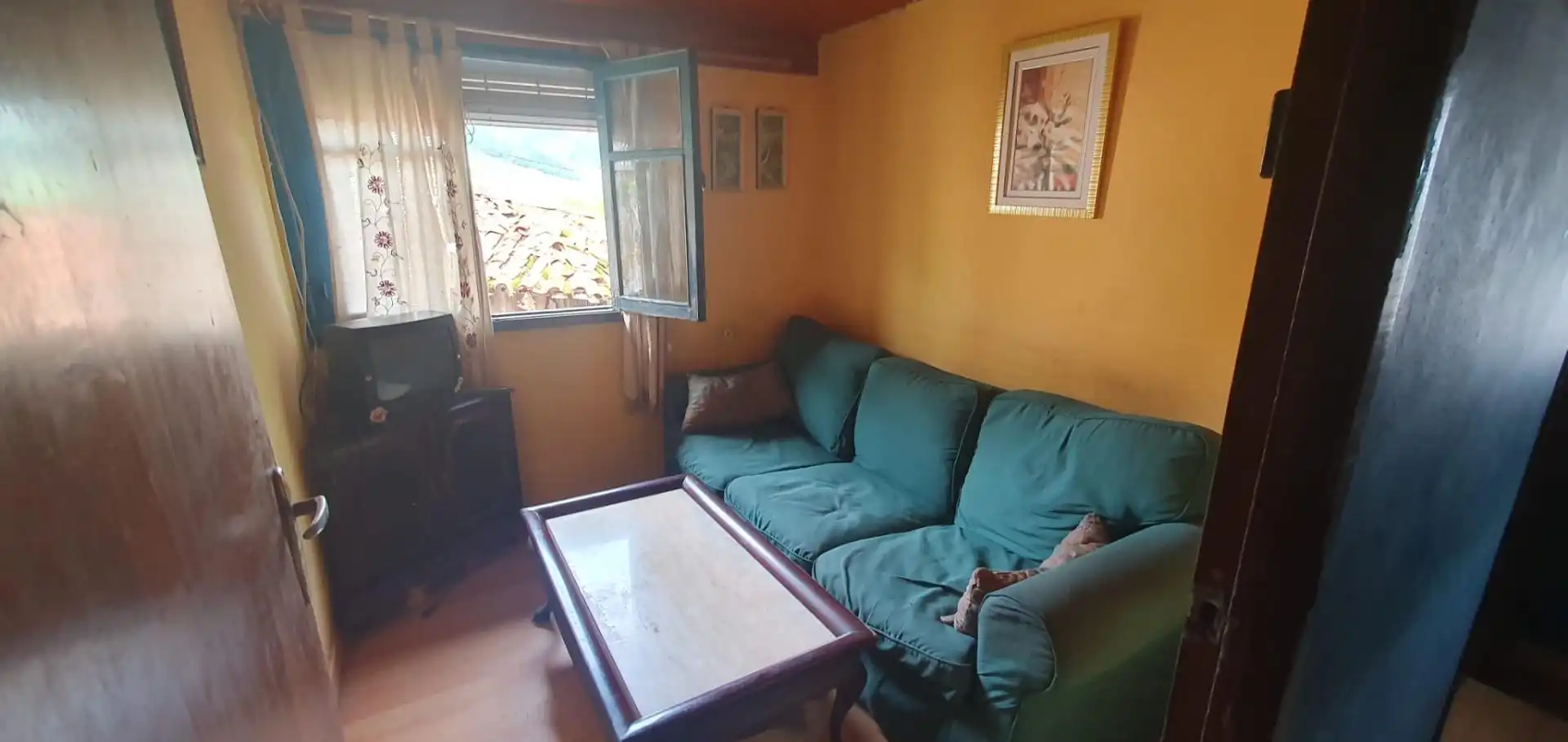 Wohnzimmer von Country house zum Verkauf in Parres mit Heizung, Privatgarten und Möbliert