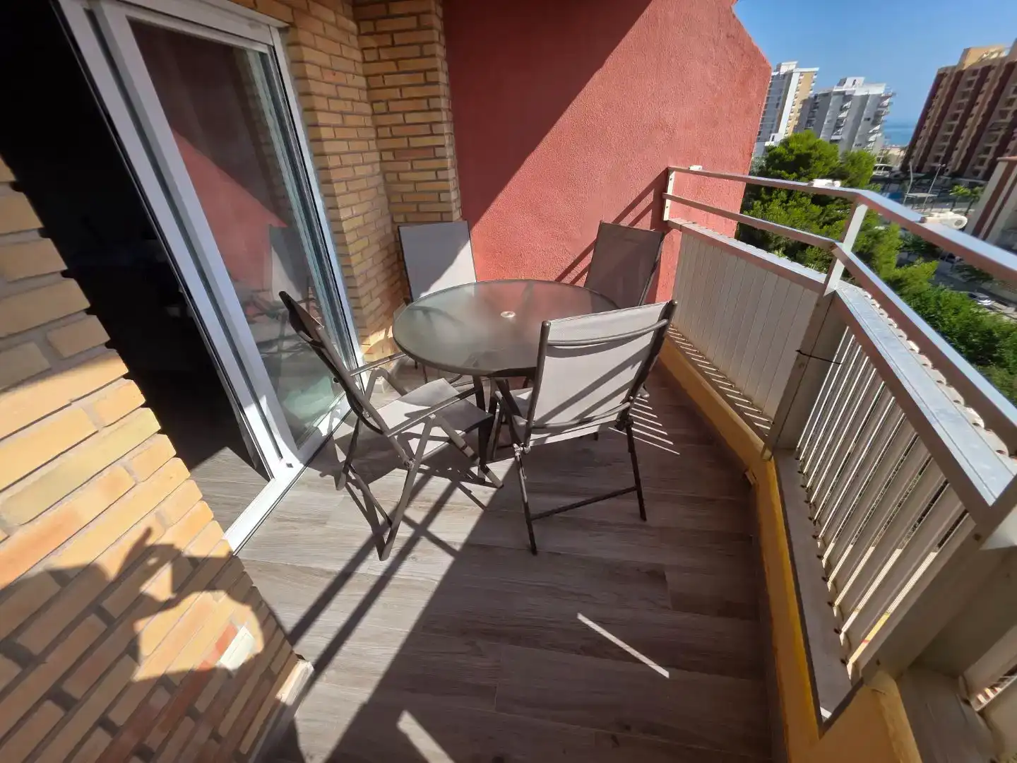 Terrasse von Wohnung zur Miete in Gandia mit Klimaanlage, Schwimmbad und Möbliert