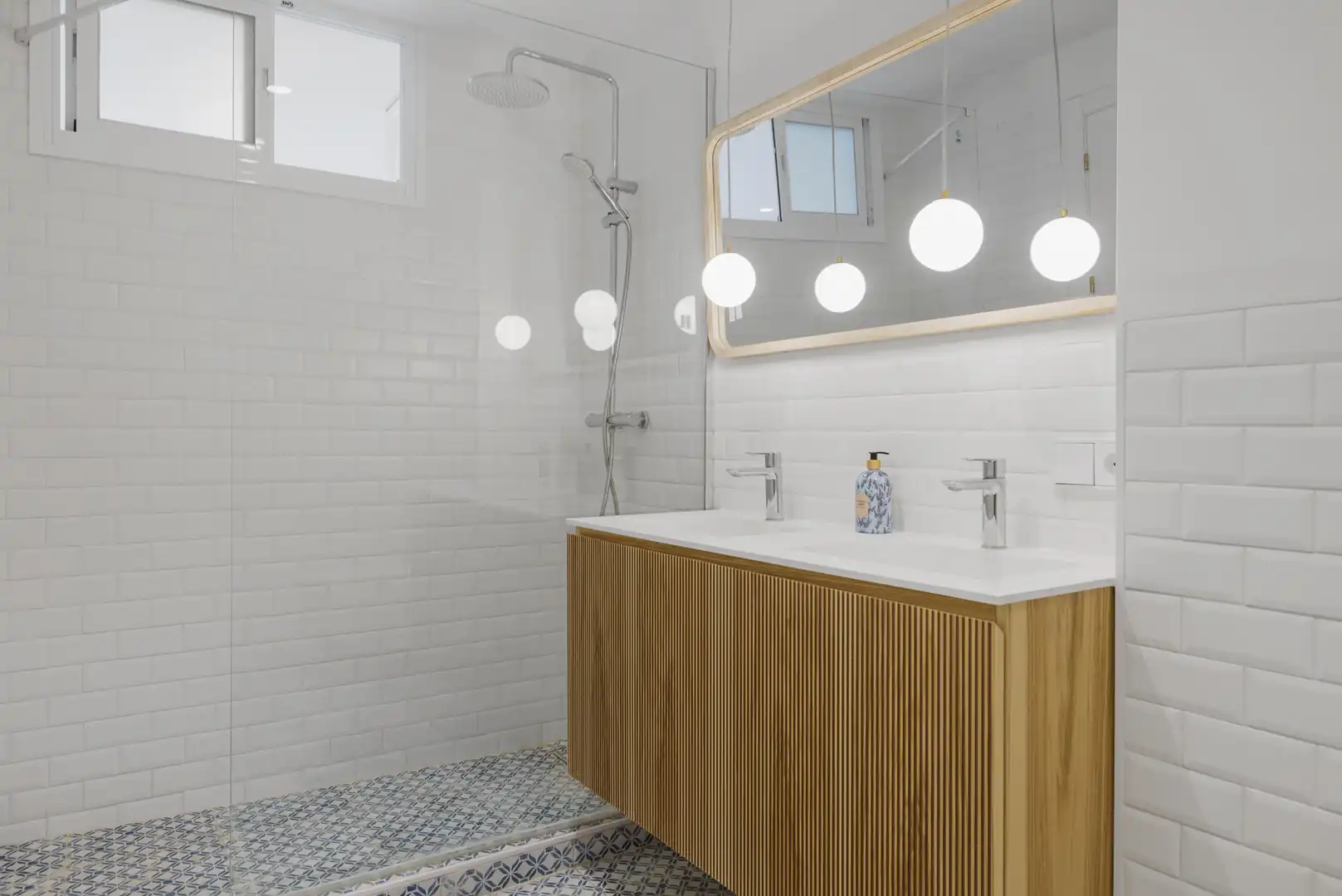 Bany de Apartament en venda en Estepona amb Aire condicionat