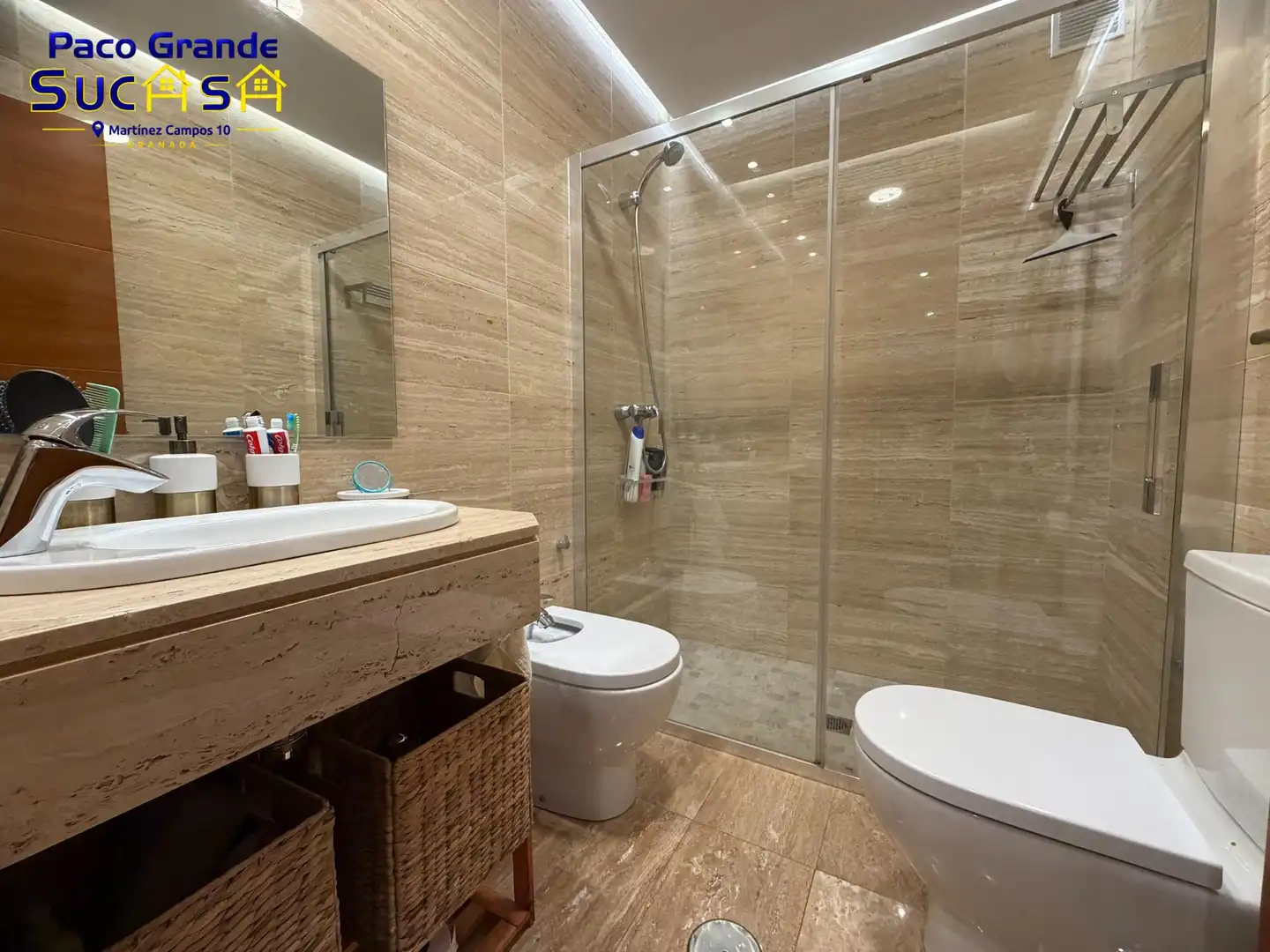 Bathroom of Flat for rent in Granada  with Air Conditioner, Heating and Parquet flooring