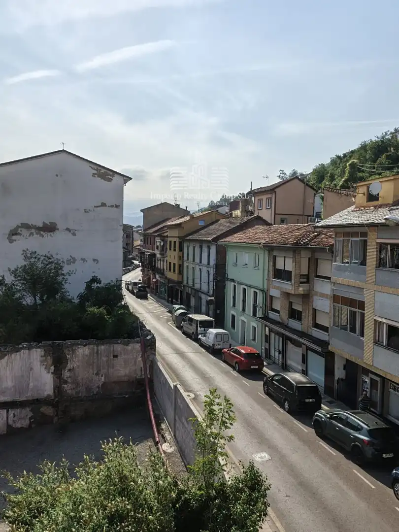 Vista exterior de Edifici en venda en Mieres (Asturias)