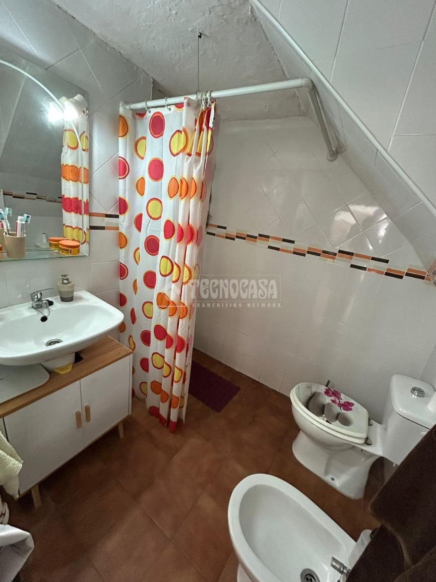 Bathroom of Single-family semi-detached for sale in Alcalá de Guadaira