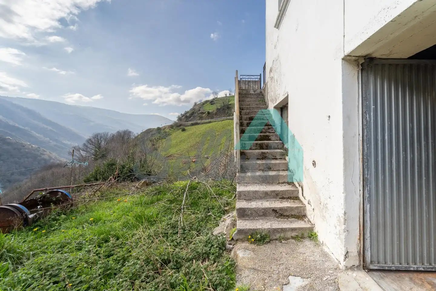 Vista exterior de Casa adosada en venda en Cangas del Narcea amb Calefacció, Jardí privat i Terrassa