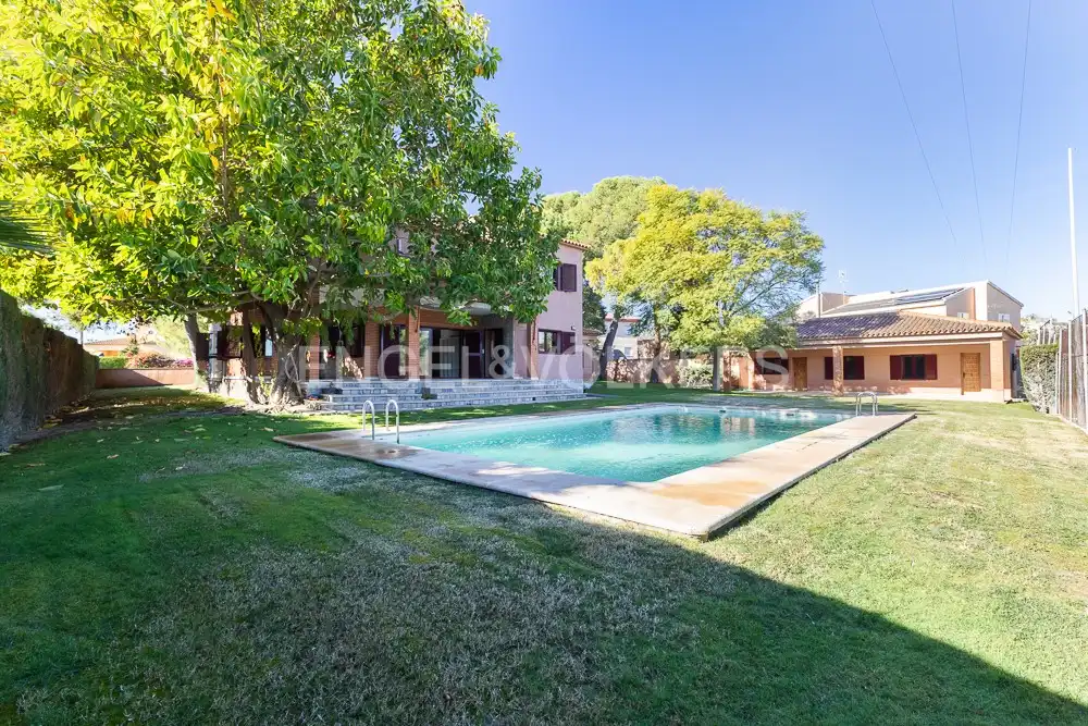 Garden of Houses for sale in La Pobla de Vallbona  with Air Conditioner, Heating and Private garden