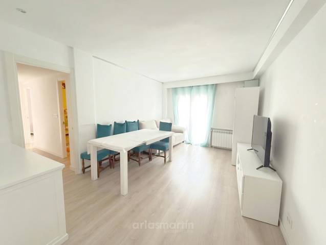 Piso en Alquiler en Italia, de, 23 en Carmelitas