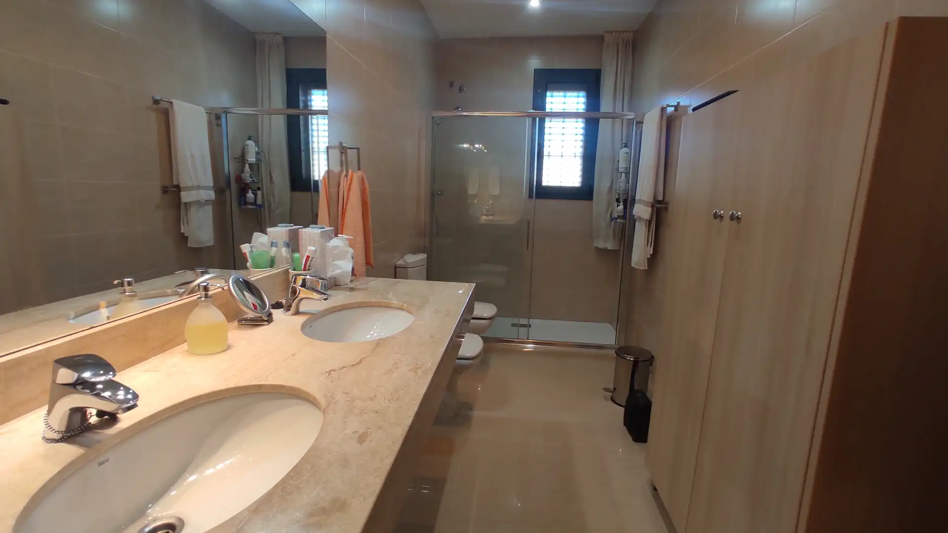 Badezimmer von Country house zum Verkauf in Roda de Berà mit Klimaanlage, Heizung und Privatgarten