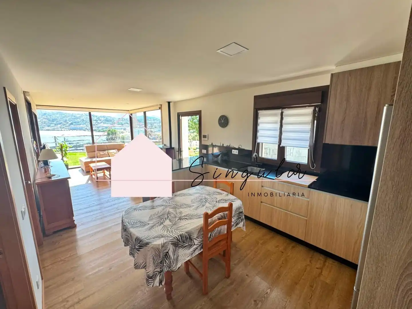 Cocina de Casa adosada de alquiler en Nigrán con Jardín privado y Piscina comunitaria