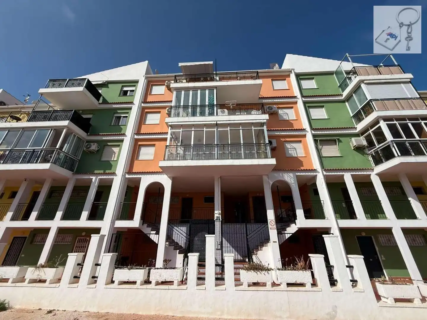 Vista exterior de Apartament en venda en Torrevieja amb Aire condicionat, Terrassa i Moblat