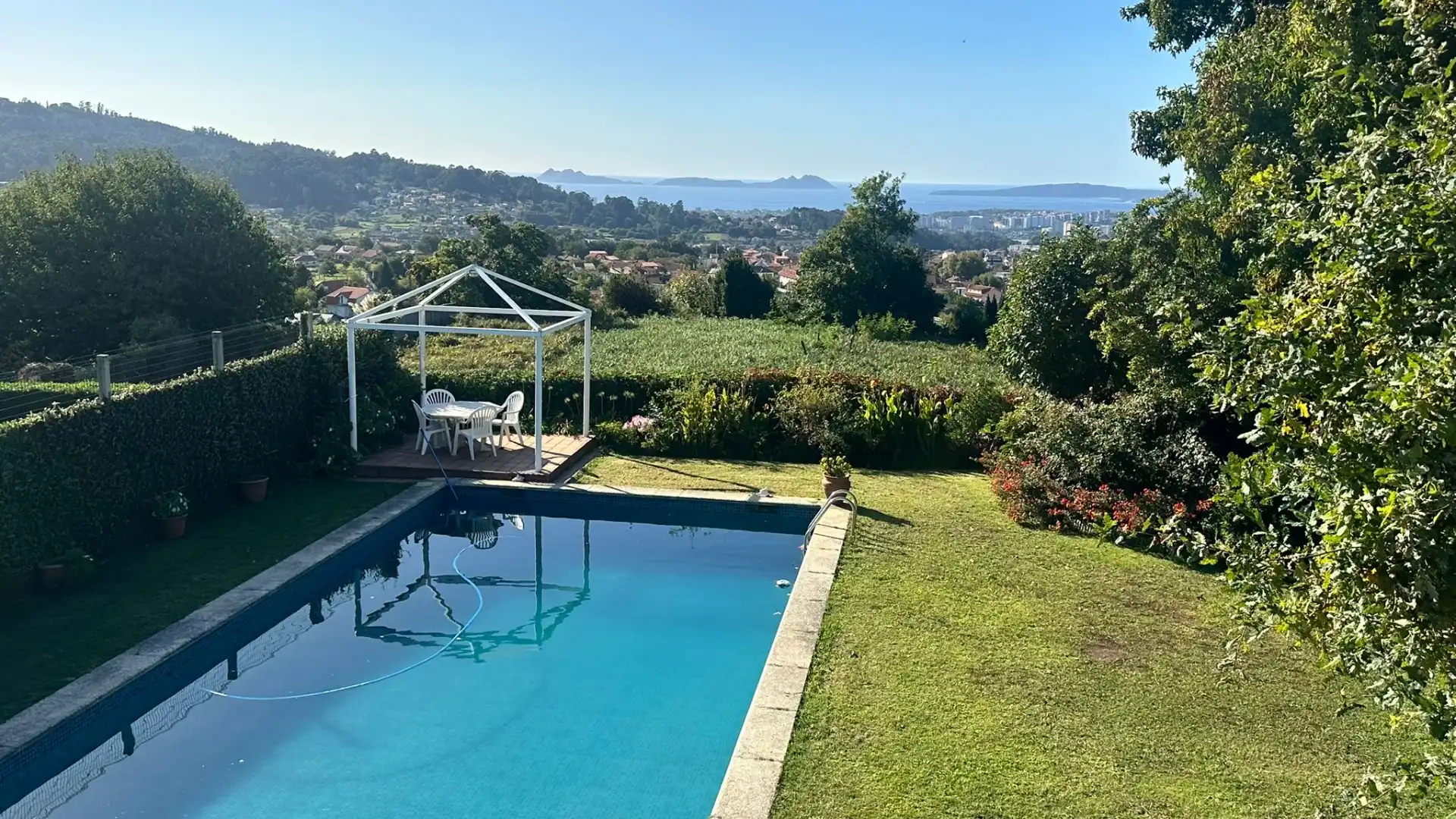 Piscina de Casa o chalet en venta en Vigo  con Calefacción, Jardín privado y Parquet