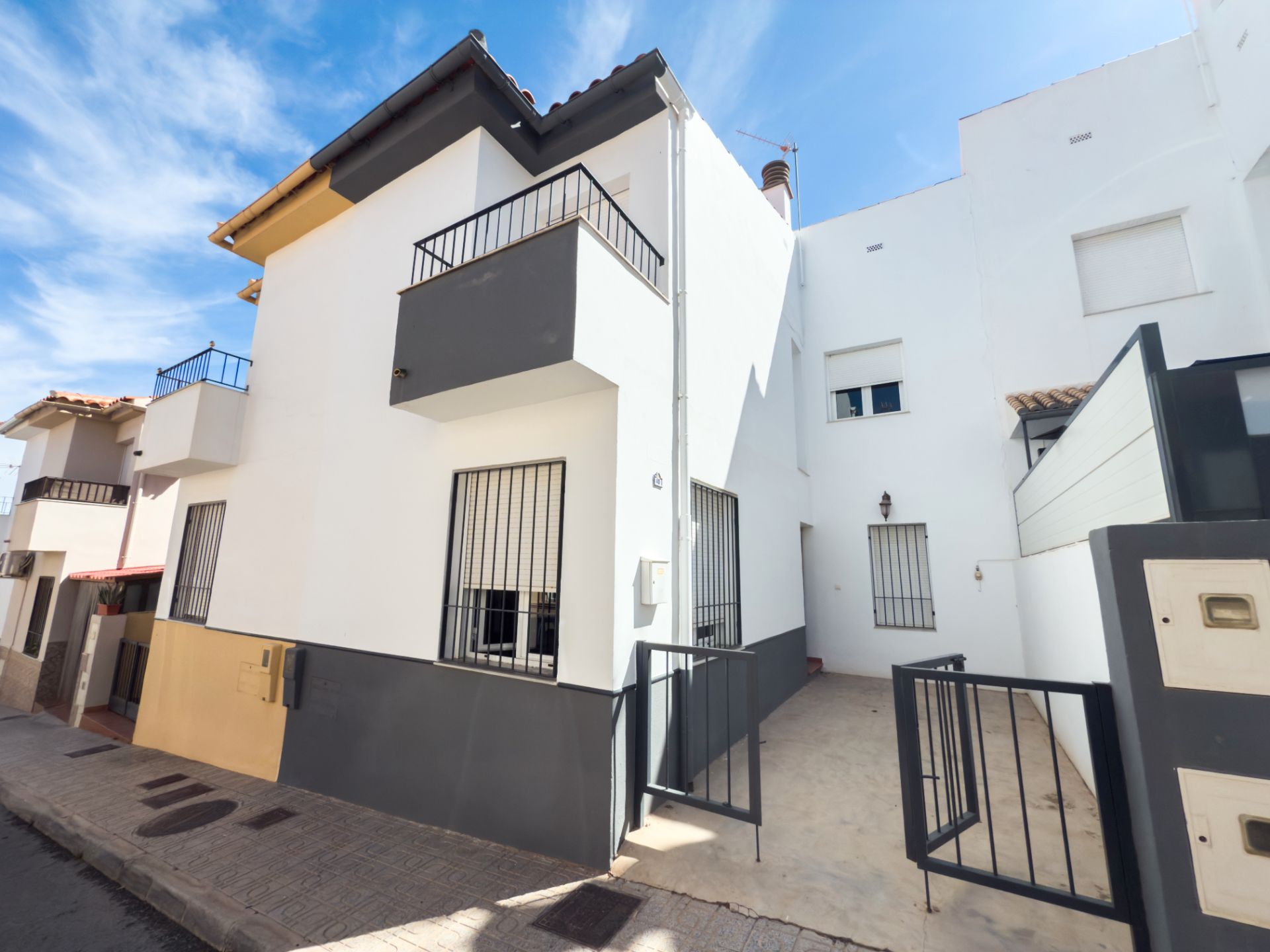 Exterior view of Single-family semi-detached for sale in Caniles  with Heating, Terrace and Balcony