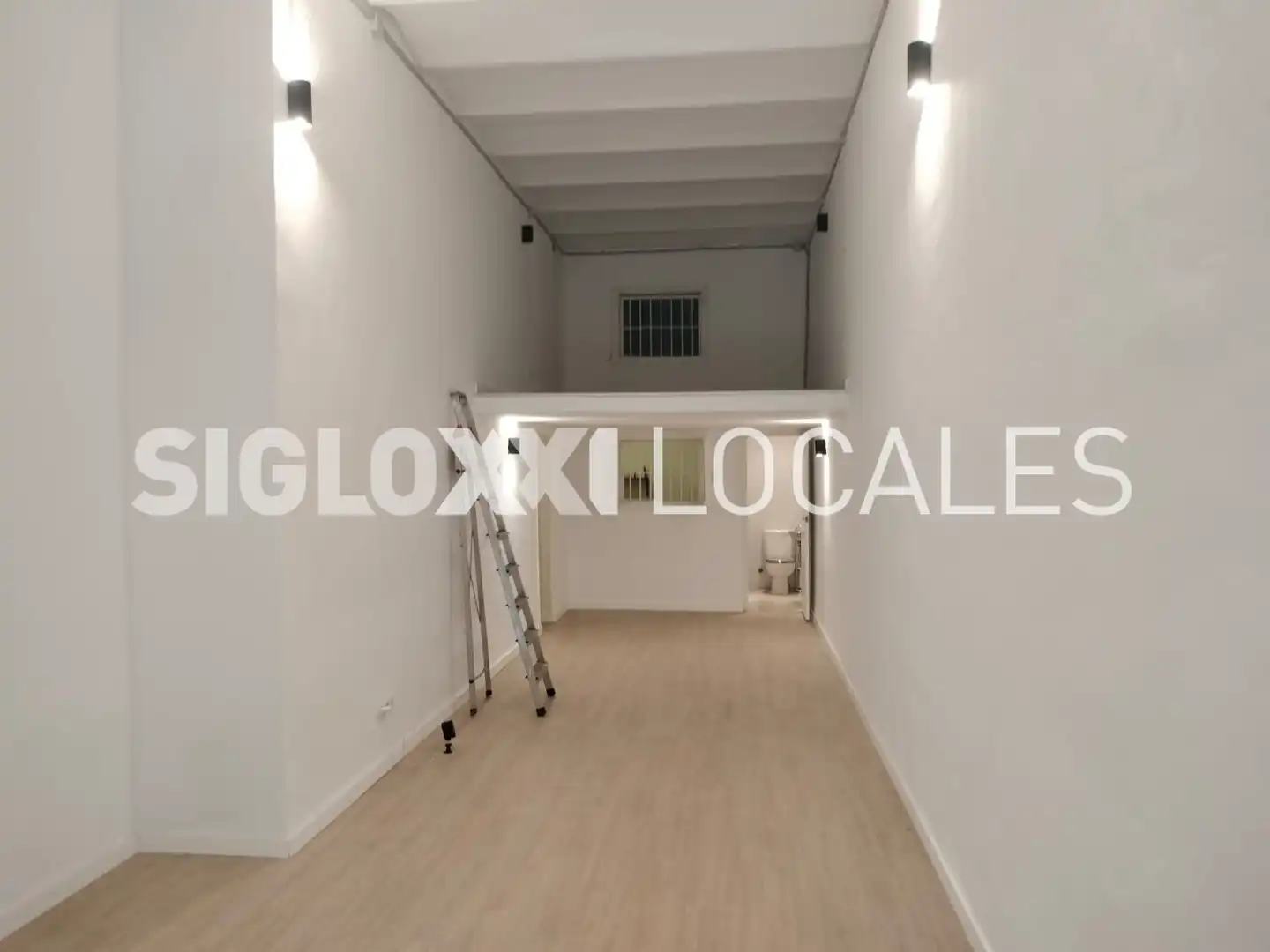 Local de lloguer en Eixample