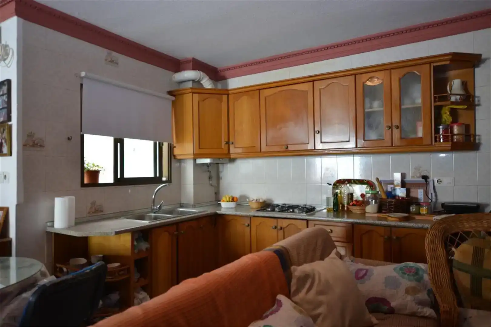 Küche von Einfamilien-Reihenhaus zum Verkauf in Nerja mit Klimaanlage und Balkon