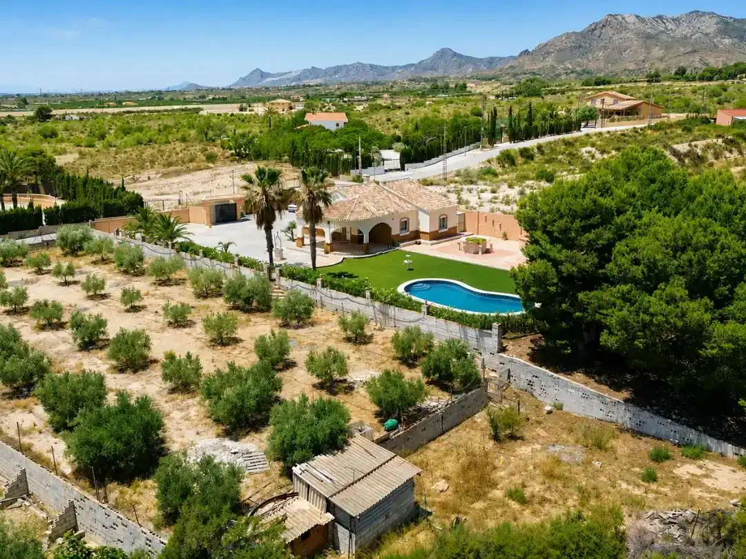 Vista exterior de Finca rústica en venda en Albatera amb Aire condicionat i Piscina