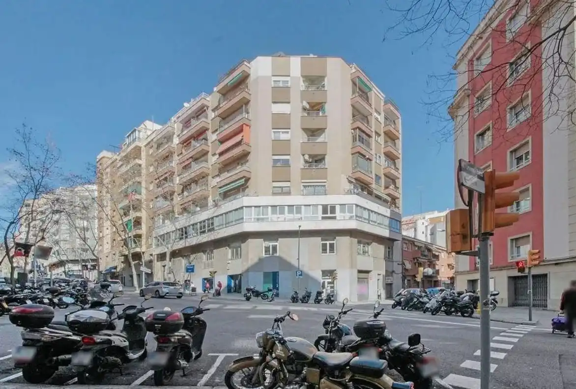 Exterior view of Commercial properties for sale in Barcelona