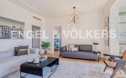 Sala d'estar de Apartament de lloguer en  Barcelona Capital amb Aire condicionat i Balcó