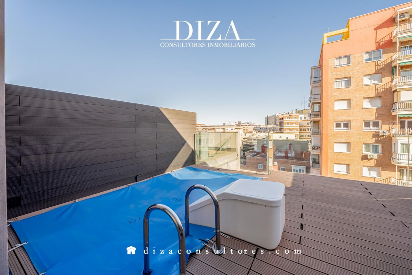 Exterior view of Attic for sale in  Madrid Capital  with Air Conditioner, Heating and Terrace
