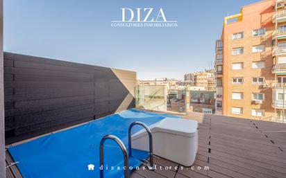 Vista exterior de Àtic en venda en  Madrid Capital amb Aire condicionat, Calefacció i Terrassa