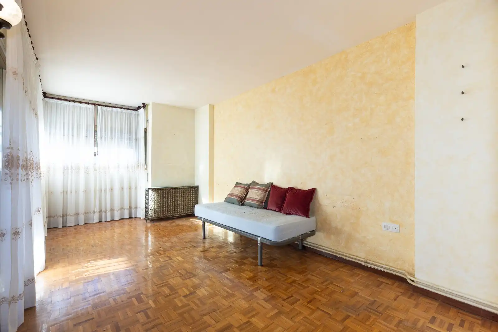 Habitación de Piso en venta en Tarragona con Calefacción, Parquet y Terraza