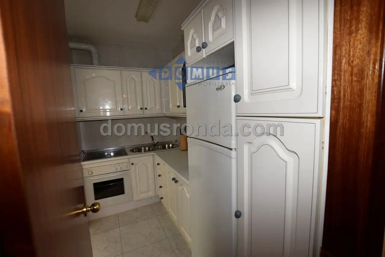 Cocina de Piso en venta en Ronda con Trastero, Amueblado y Lavadora