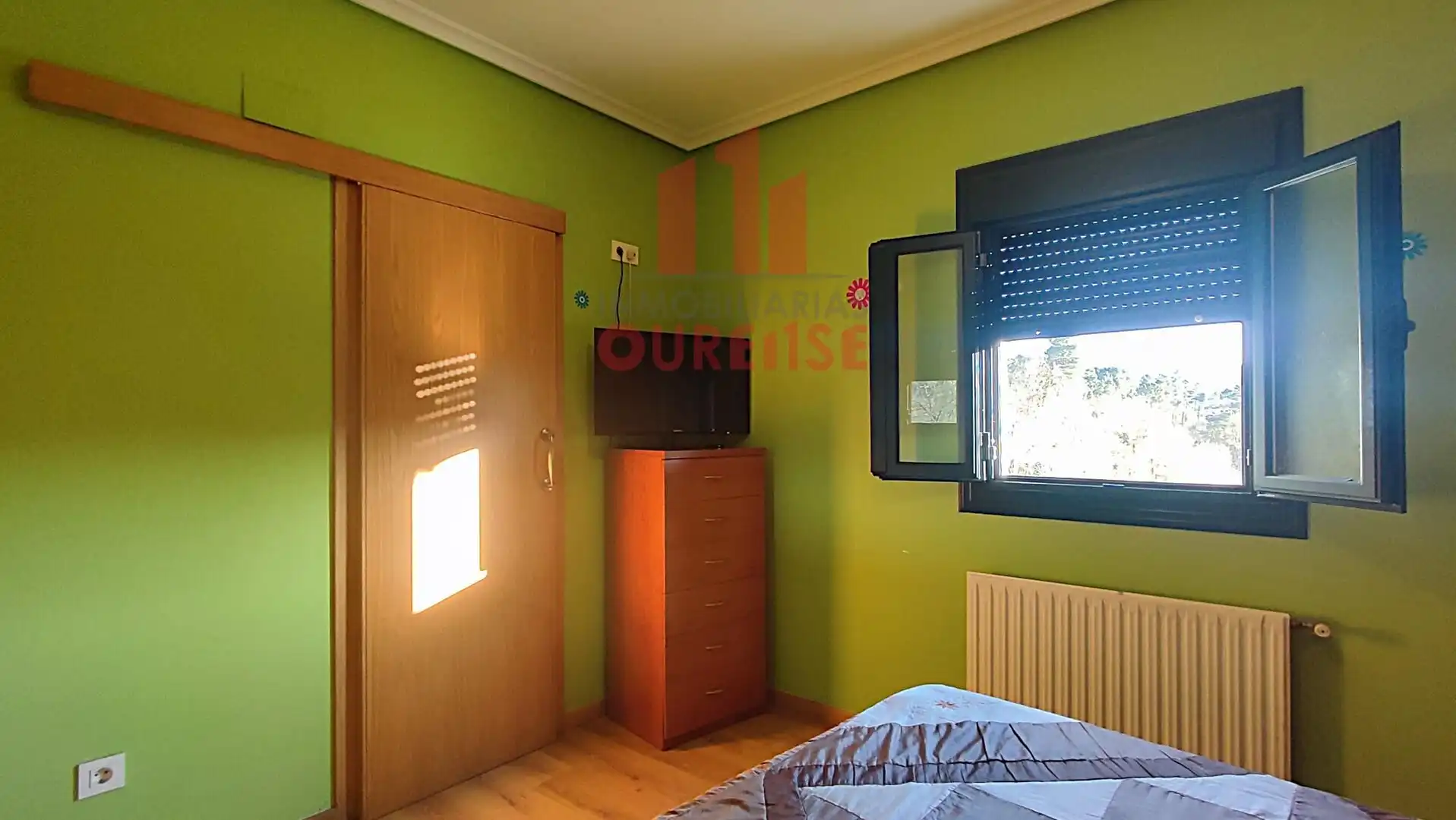 Dormitori de Casa o xalet en venda en Ourense Capital  amb Calefacció, Jardí privat i Traster