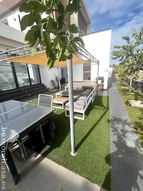 Terrassa de Casa o xalet en venda en Linares amb Jardí privat, Terrassa i Piscina