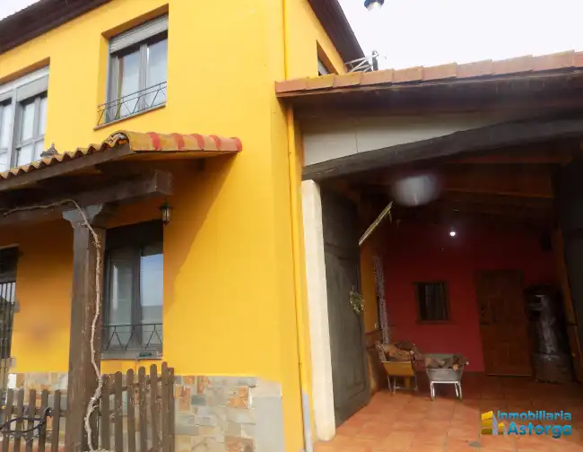 Vista exterior de Casa o chalet en venta en Villaobispo de Otero con Jardín privado y Parquet