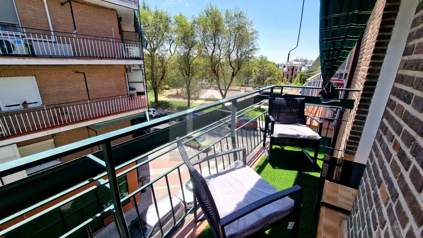 Vista exterior de Piso en venta en Madrid con Aire acondicionado, Terraza y Amueblado