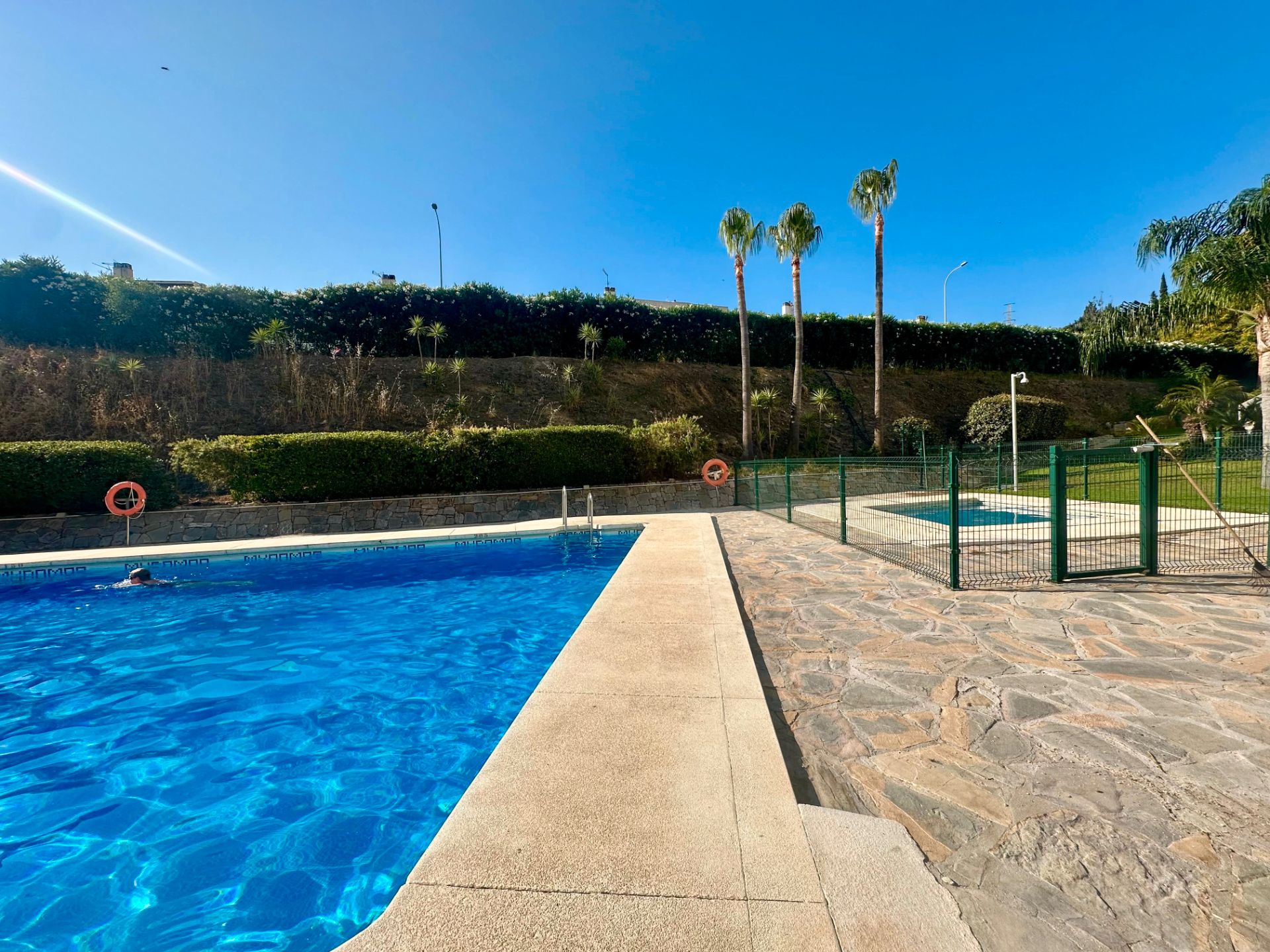 Piscina de Pis en venda en Fuengirola amb Terrassa, Traster i Moblat