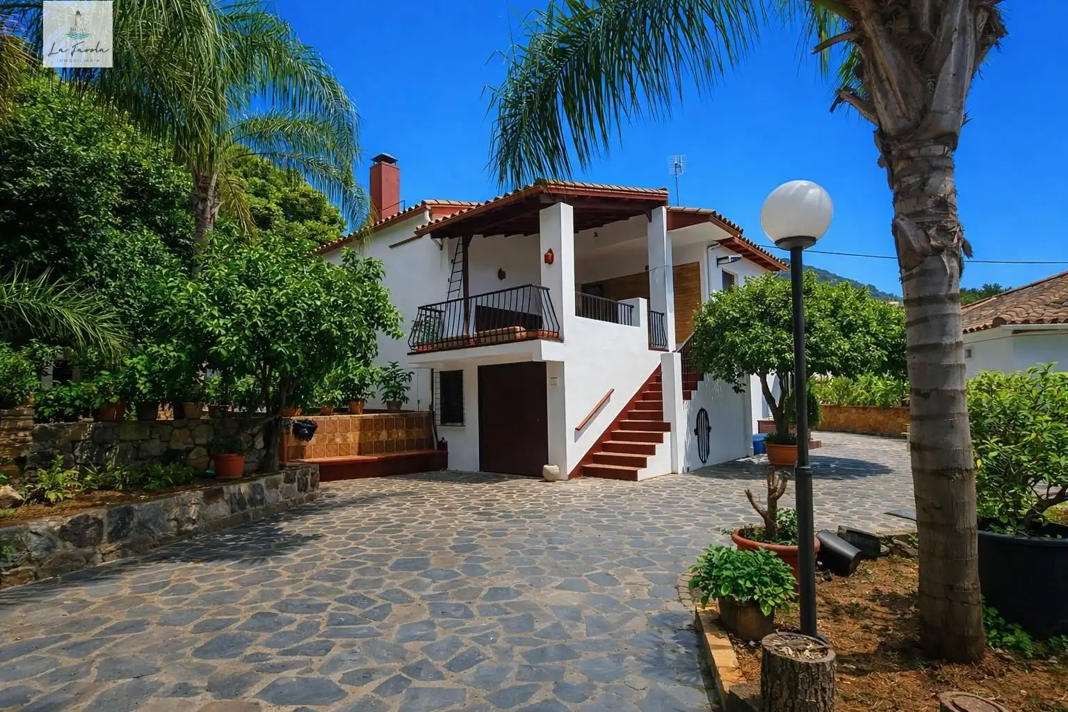 Vista exterior de Casa o xalet en venda en Carratraca amb Aire condicionat, Jardí privat i Terrassa
