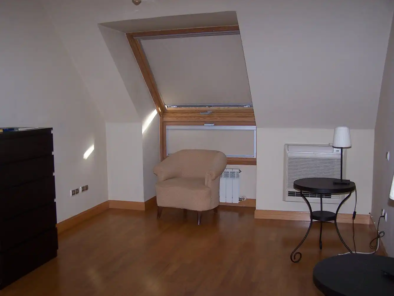 Living room of Flat for rent in Pozuelo de Alarcón  with Air Conditioner, Heating and Parquet flooring