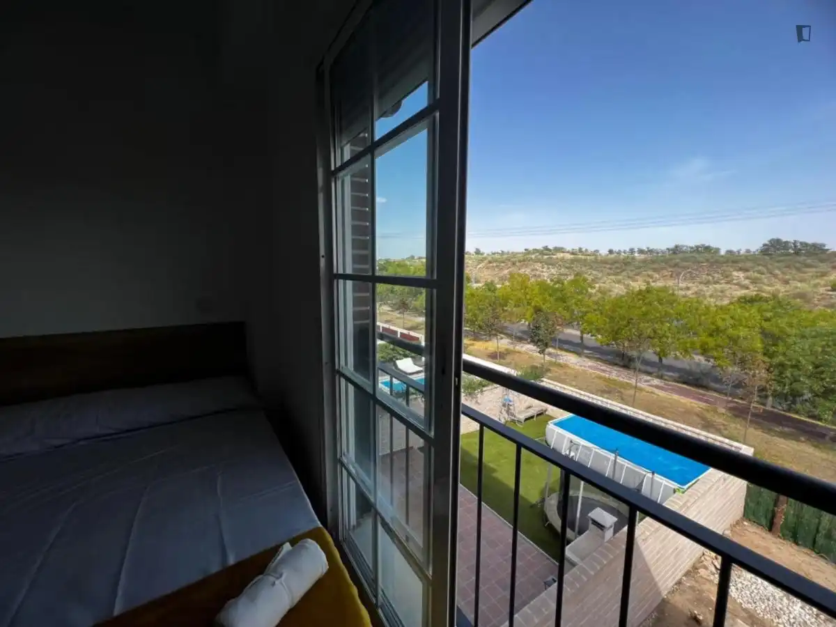 Bedroom of Apartments for share in Las Castañeras - Bulevar