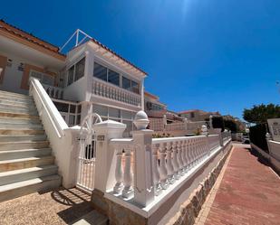 Vista exterior de Casa o xalet en venda en Orihuela amb Aire condicionat, Calefacció i Traster